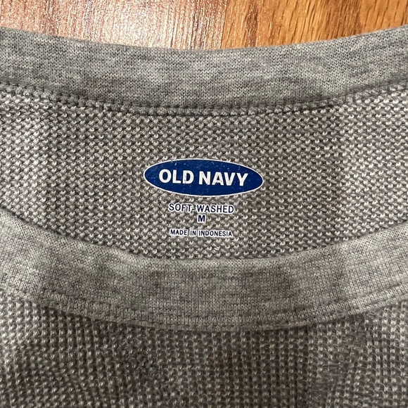 Old Navy Lightweight Thermal Long Sleeve Shirt - Picture 3 of 4